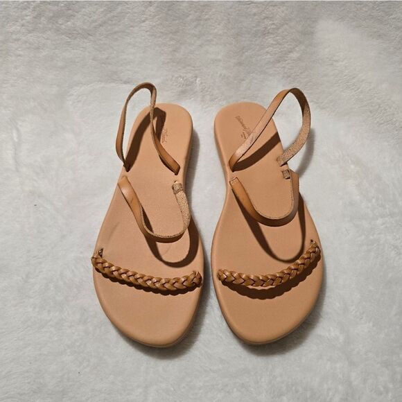 Universal Thread Shoes - 🌿" Universal thread" sandals, size 8.5
